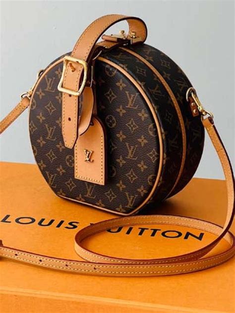 porque as bolsas da louis vuitton são tão caras|O Preço Alto da Louis Vuitton: Entenda o que Justifica os Valores!.